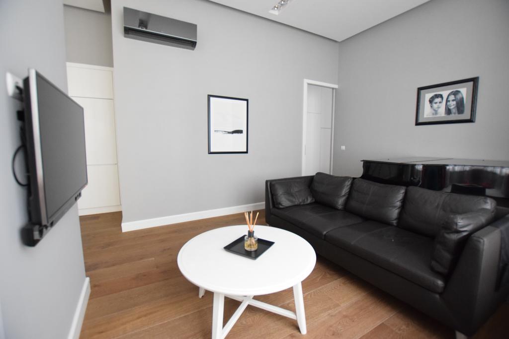 Luxury Apartment By Hi5 - Szervita Suite Budapest Bagian luar foto