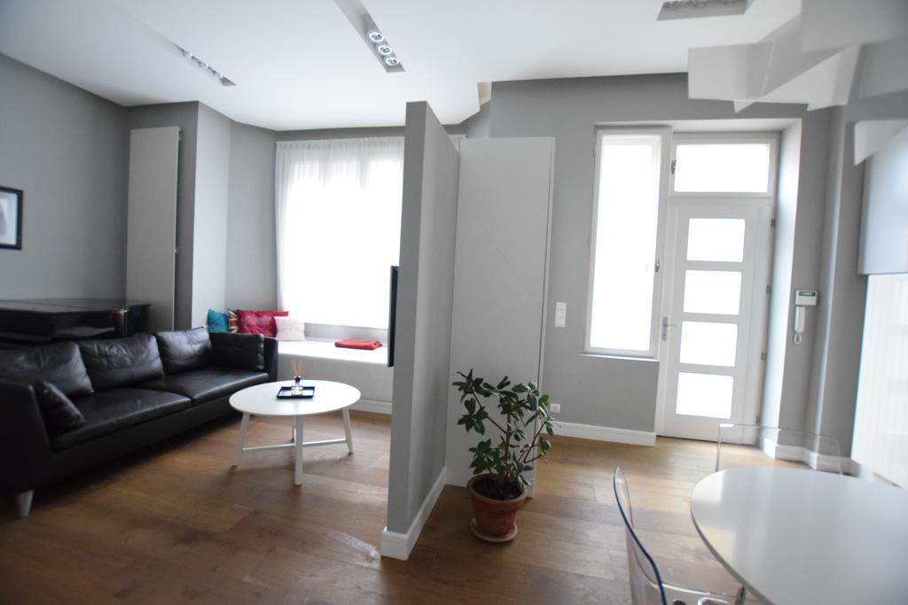 Luxury Apartment By Hi5 - Szervita Suite Budapest Bagian luar foto