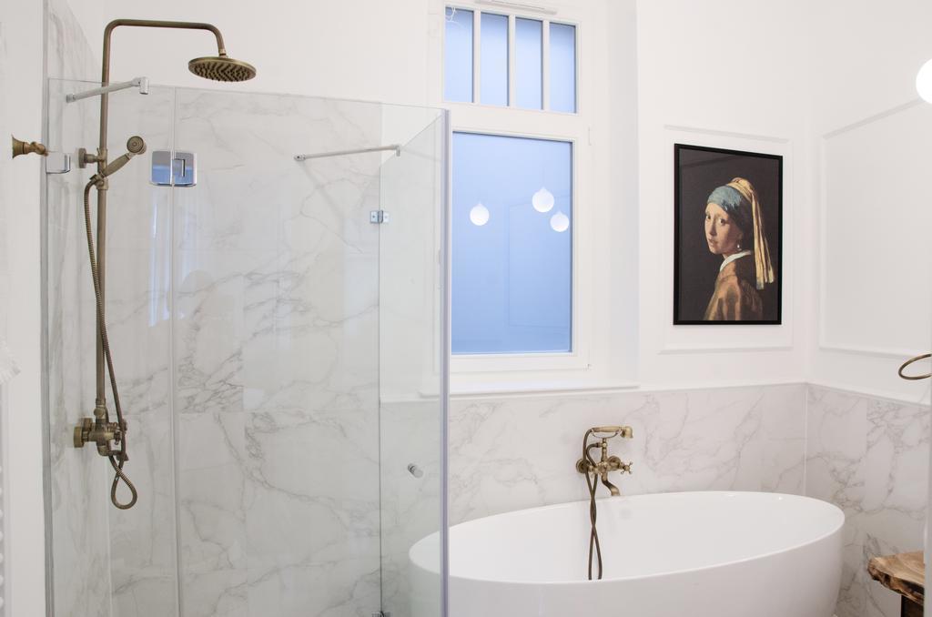 Luxury Apartment By Hi5 - Szervita Suite Budapest Bagian luar foto