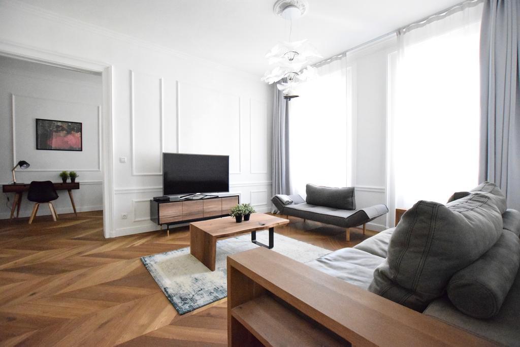 Luxury Apartment By Hi5 - Szervita Suite Budapest Bagian luar foto