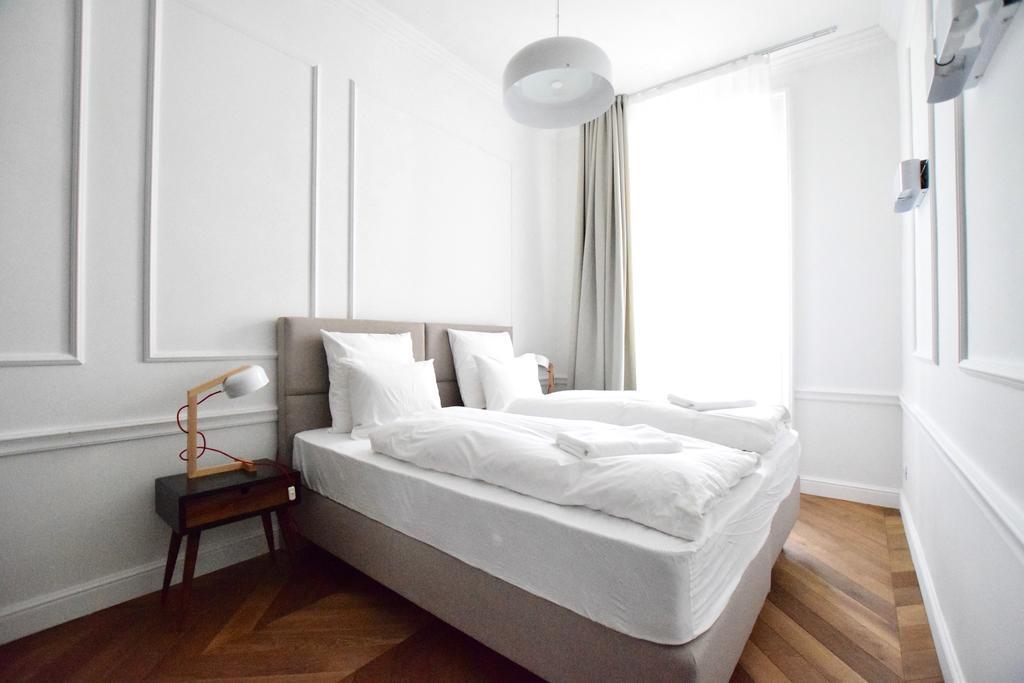 Luxury Apartment By Hi5 - Szervita Suite Budapest Bagian luar foto