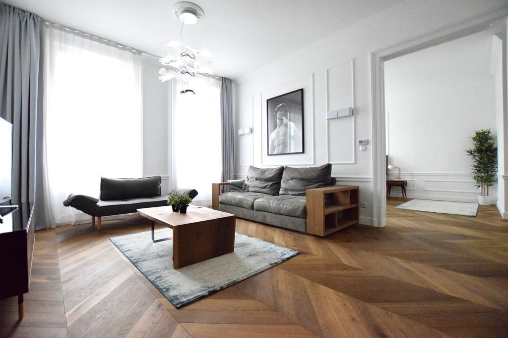 Luxury Apartment By Hi5 - Szervita Suite Budapest Bagian luar foto