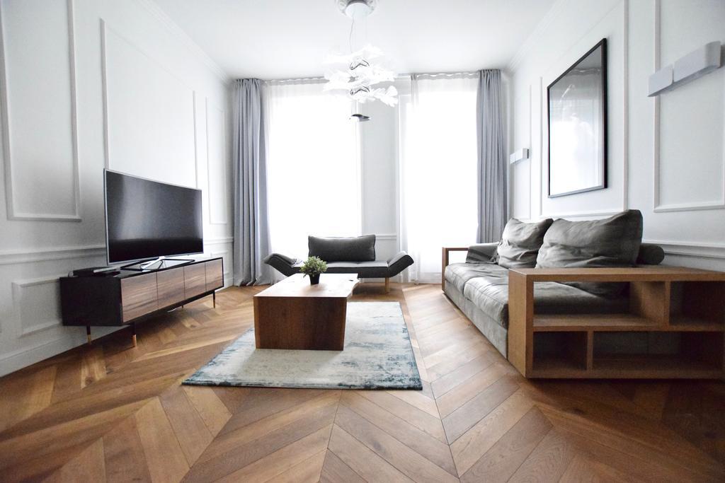 Luxury Apartment By Hi5 - Szervita Suite Budapest Bagian luar foto