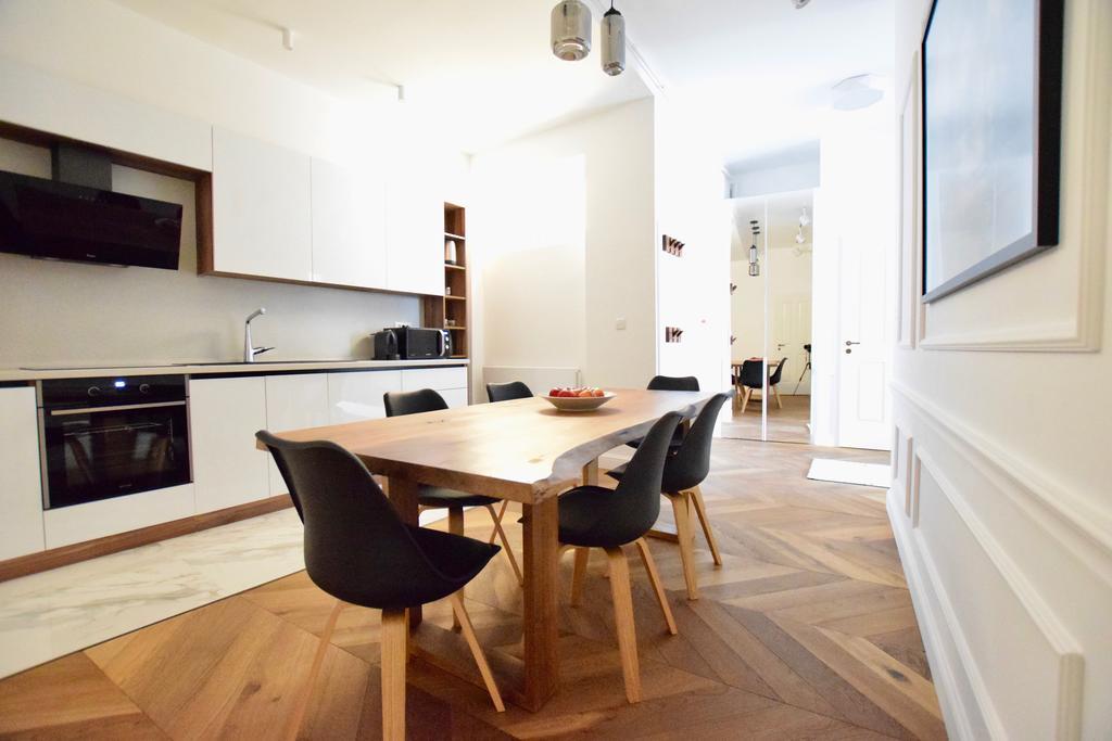 Luxury Apartment By Hi5 - Szervita Suite Budapest Bagian luar foto