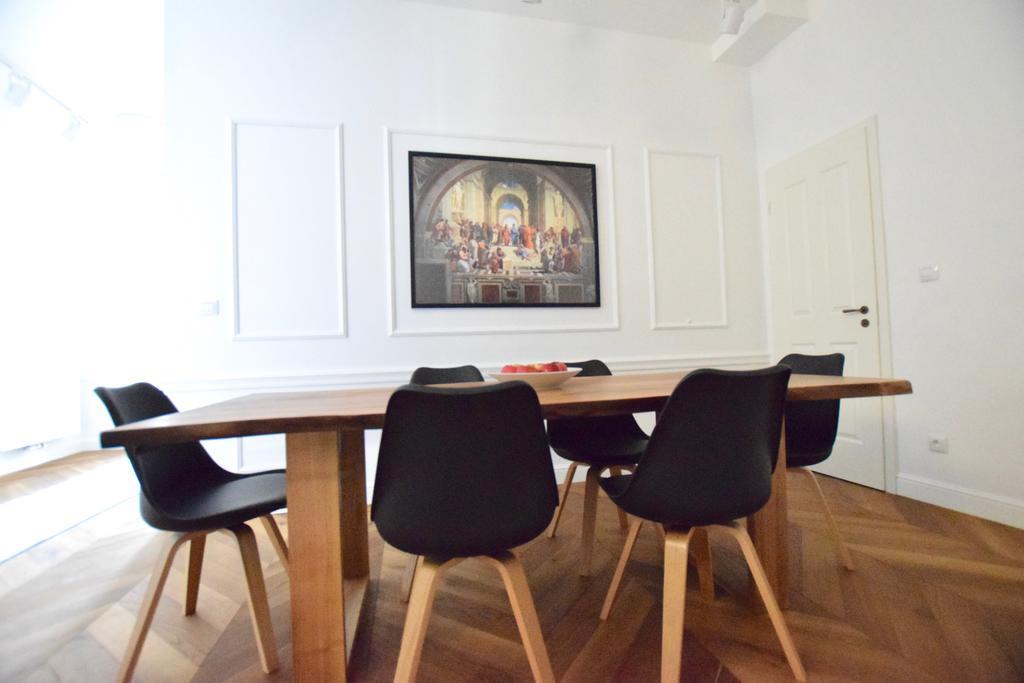 Luxury Apartment By Hi5 - Szervita Suite Budapest Bagian luar foto