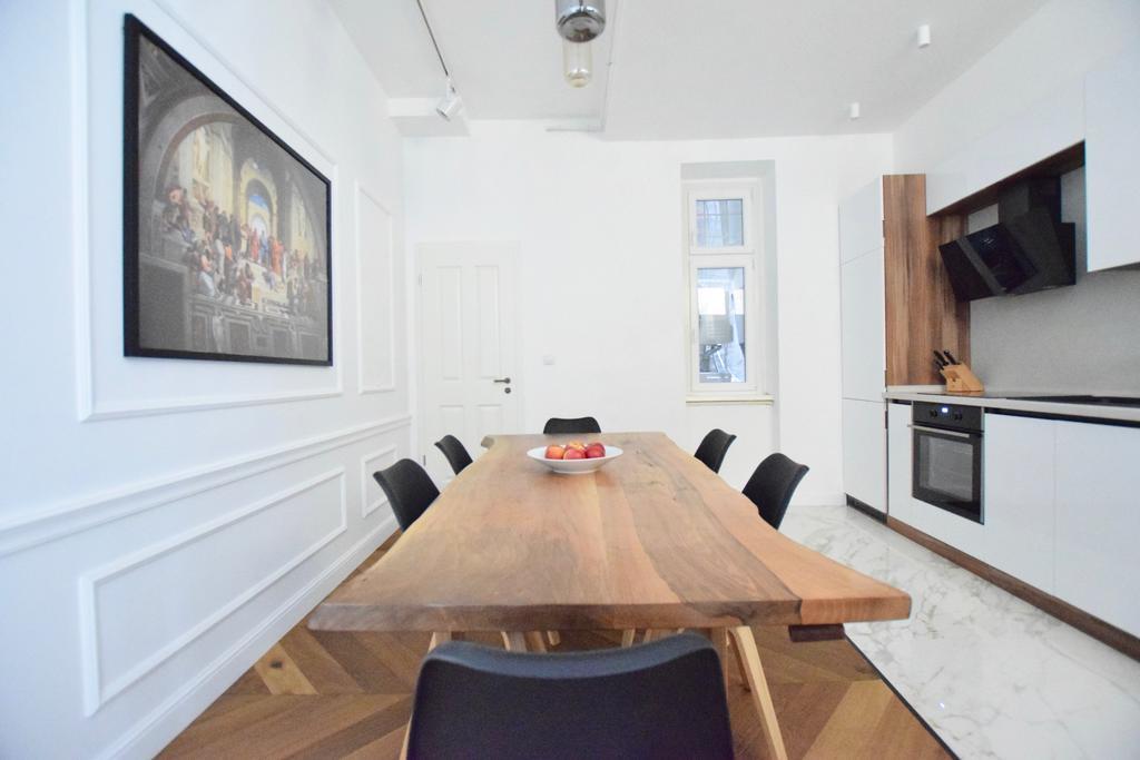 Luxury Apartment By Hi5 - Szervita Suite Budapest Bagian luar foto