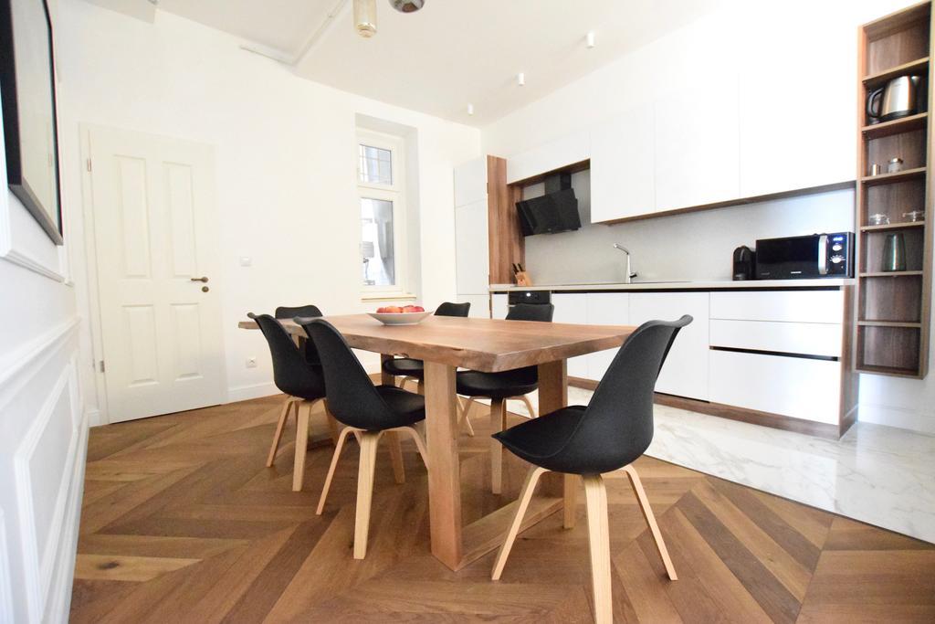 Luxury Apartment By Hi5 - Szervita Suite Budapest Bagian luar foto