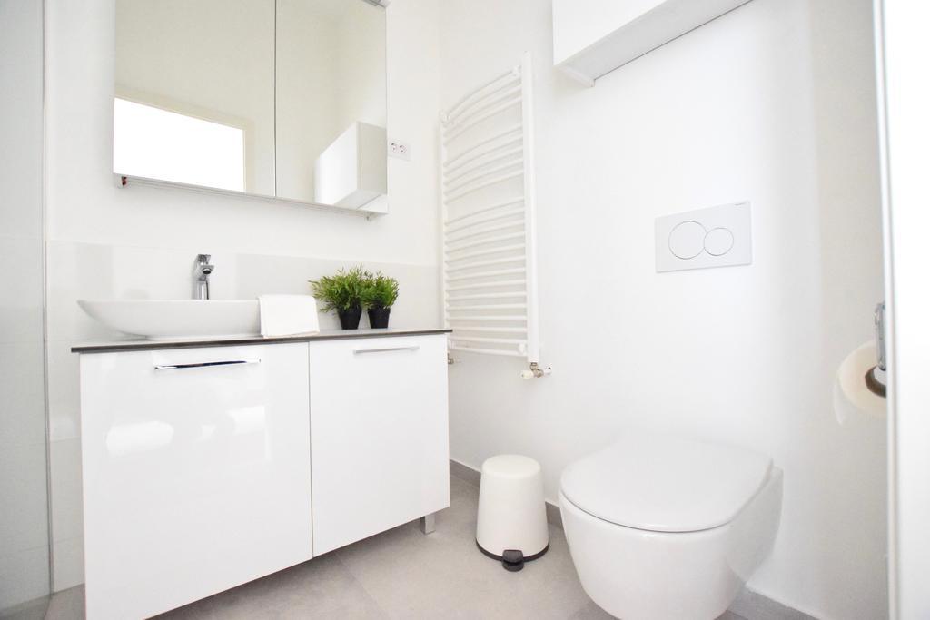 Luxury Apartment By Hi5 - Szervita Suite Budapest Bagian luar foto