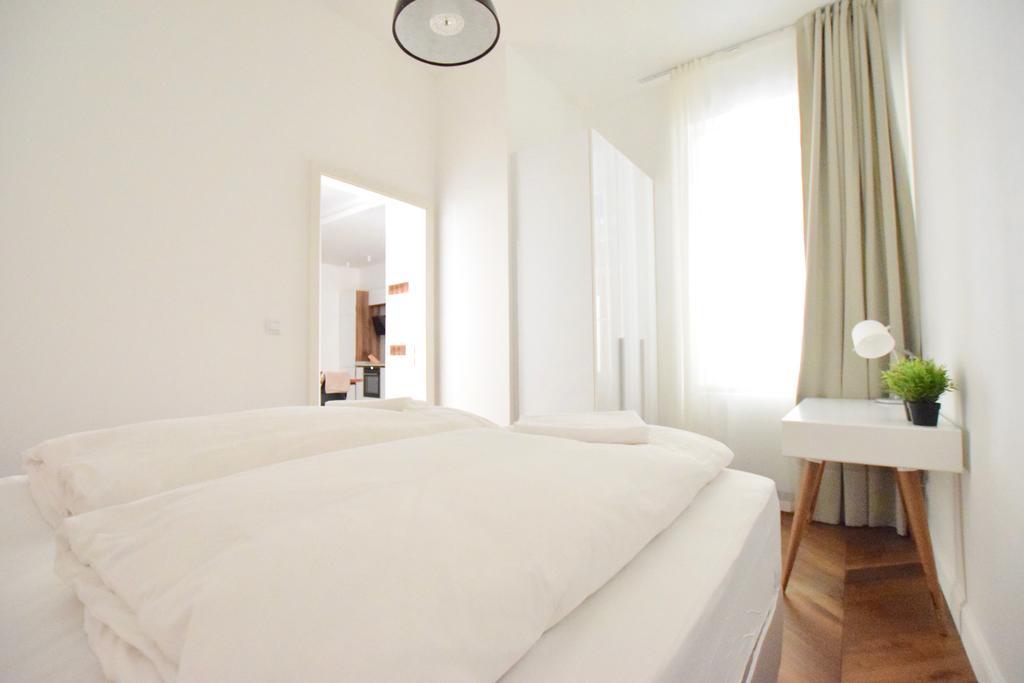 Luxury Apartment By Hi5 - Szervita Suite Budapest Bagian luar foto